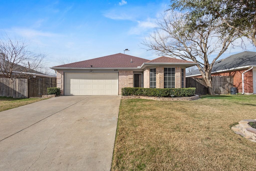 6318 Brookbriar Court, Arlington, TX 76018