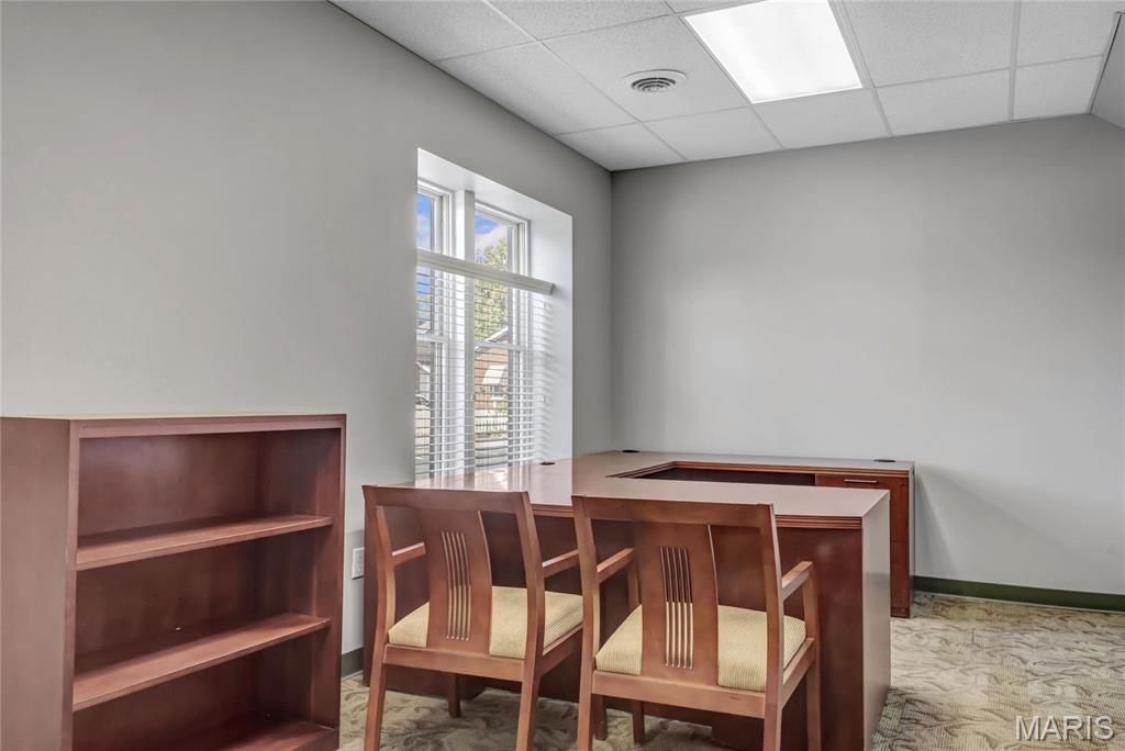 Image 11 of property listing at 920 1st Capitol Drive, St Charles, MO 63301