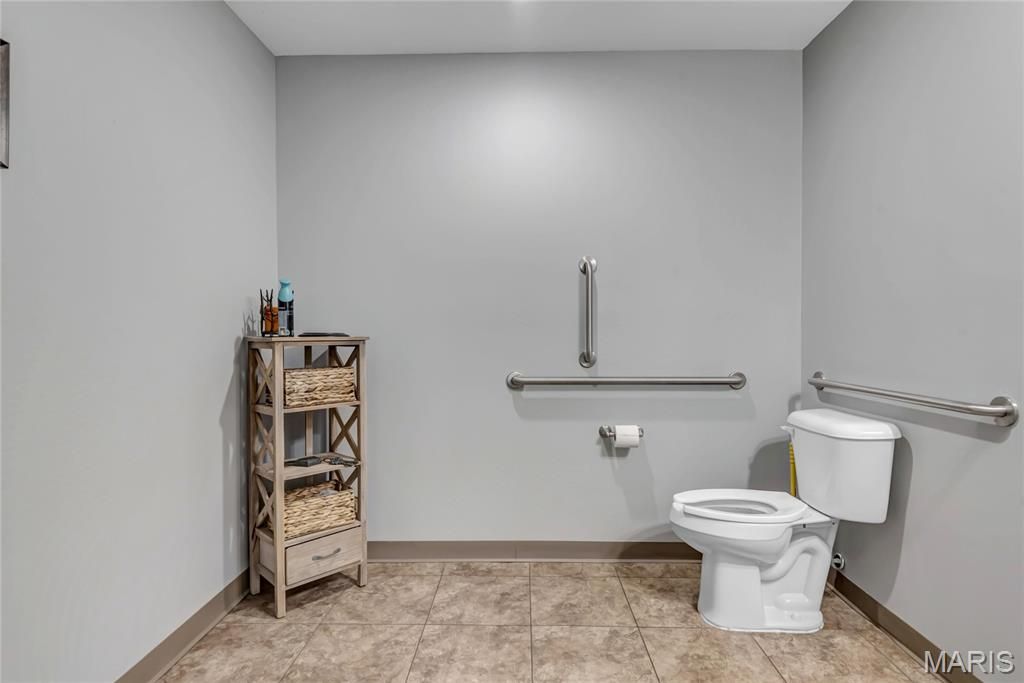 Image 21 of property listing at 920 1st Capitol Drive, St Charles, MO 63301