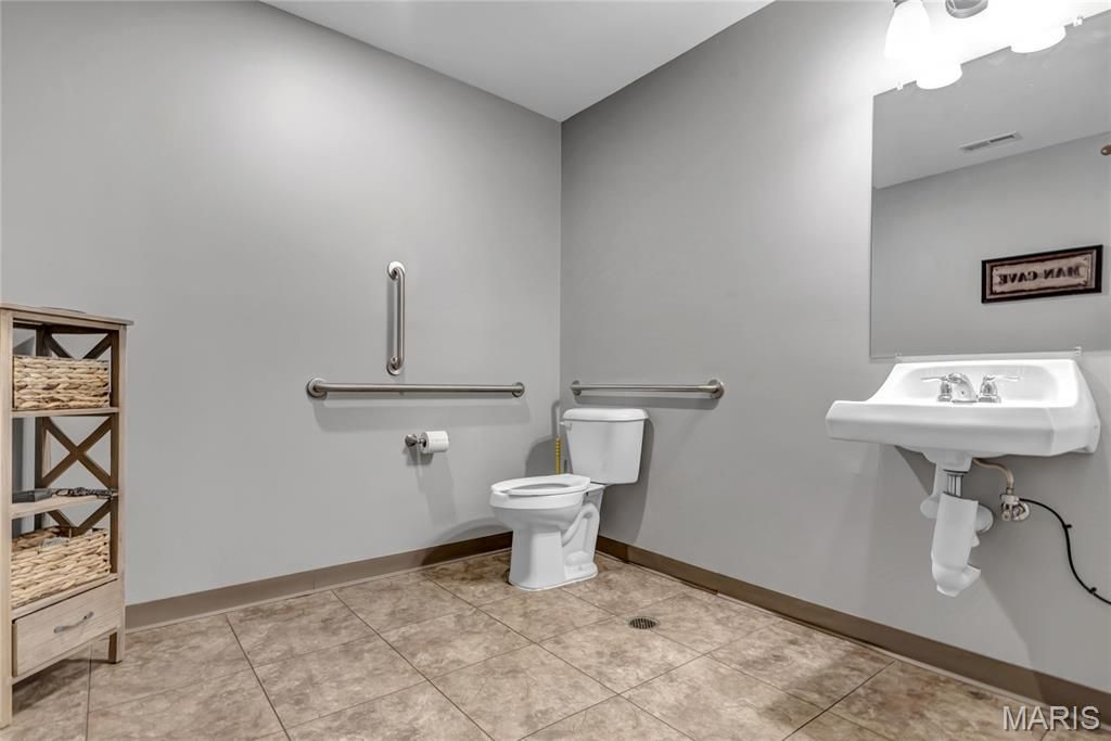 Image 22 of property listing at 920 1st Capitol Drive, St Charles, MO 63301