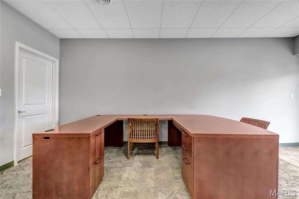 Image 9 of property listing at 920 1st Capitol Drive, St Charles, MO 63301