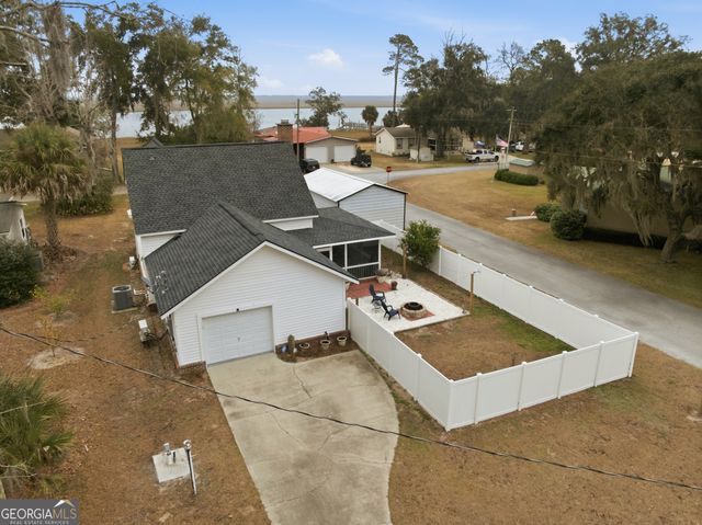 770 Hickory Bluff Drive, Waverly, GA 31565