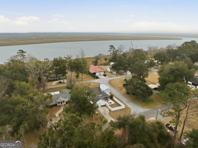 770 Hickory Bluff Drive, Waverly, GA 31565