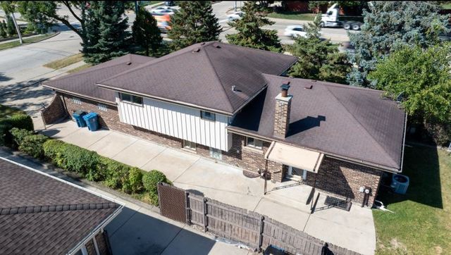 1750 W Woodland Avenue, Addison, IL 60101