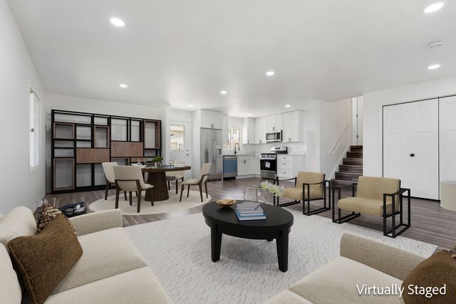 1750 W Woodland Avenue, Addison, IL 60101