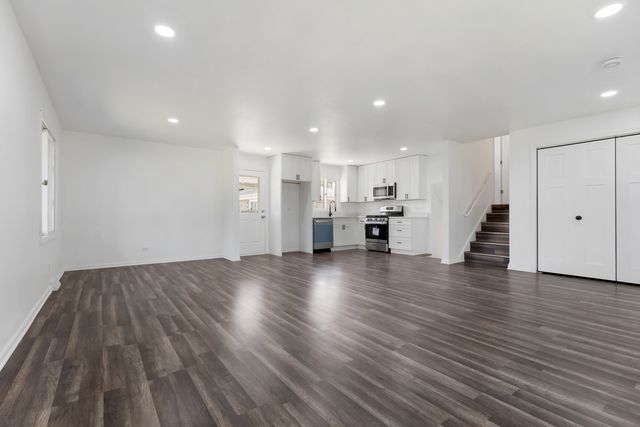 1750 W Woodland Avenue, Addison, IL 60101