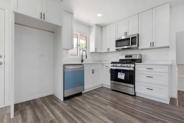 1750 W Woodland Avenue, Addison, IL 60101