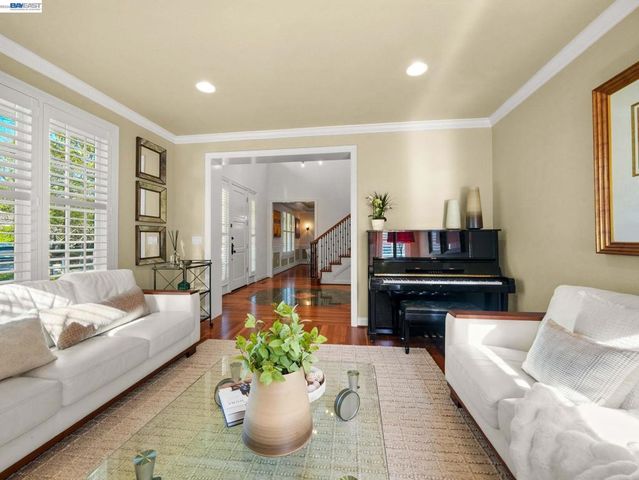 10507 Manzanita Ct., Cupertino, CA 95014