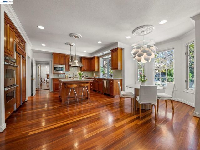 10507 Manzanita Ct., Cupertino, CA 95014