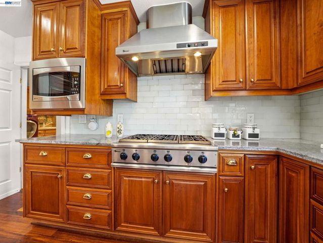 10507 Manzanita Ct., Cupertino, CA 95014