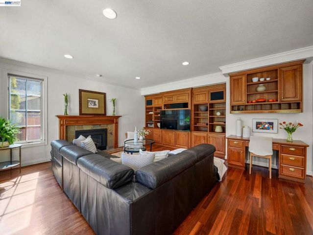 10507 Manzanita Ct., Cupertino, CA 95014