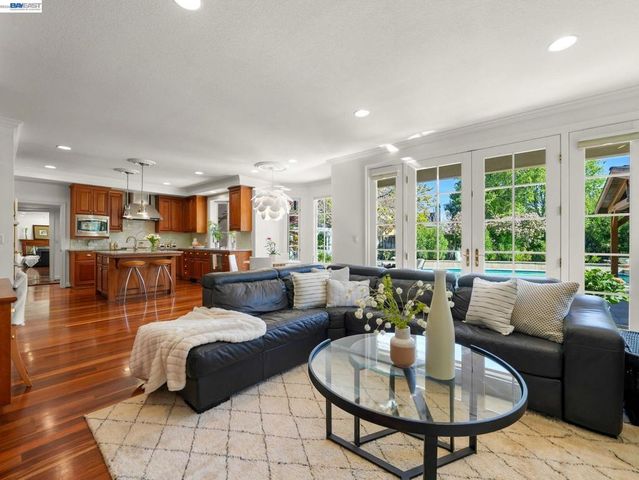 10507 Manzanita Ct., Cupertino, CA 95014