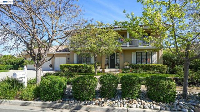 10507 Manzanita Ct., Cupertino, CA 95014