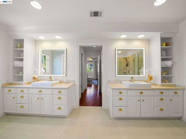 10507 Manzanita Ct., Cupertino, CA 95014