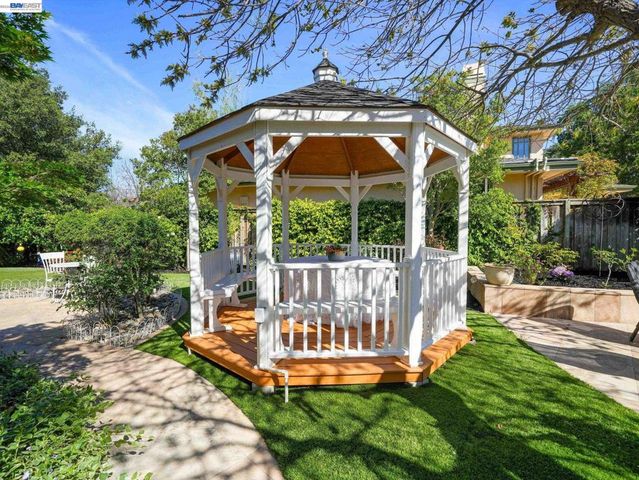 10507 Manzanita Ct., Cupertino, CA 95014