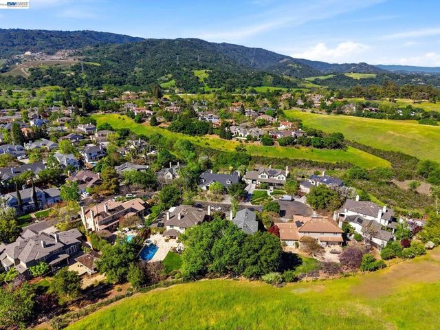 10507 Manzanita Ct., Cupertino, CA 95014