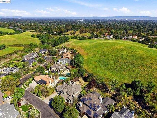 10507 Manzanita Ct., Cupertino, CA 95014