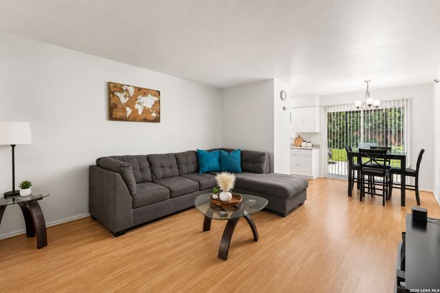 4802 Castle Brg, San Antonio, TX 78218