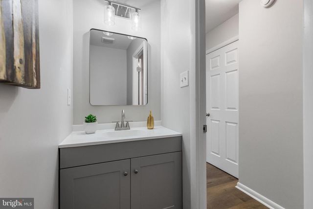 2256 GUNSMITH SQ, Reston, VA 20191