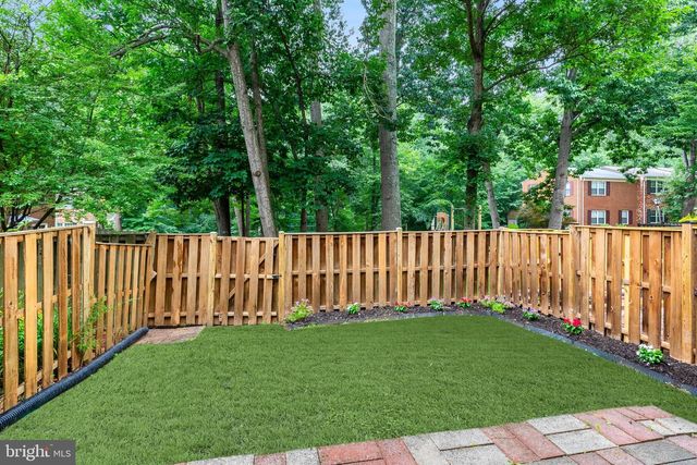 2256 GUNSMITH SQ, Reston, VA 20191