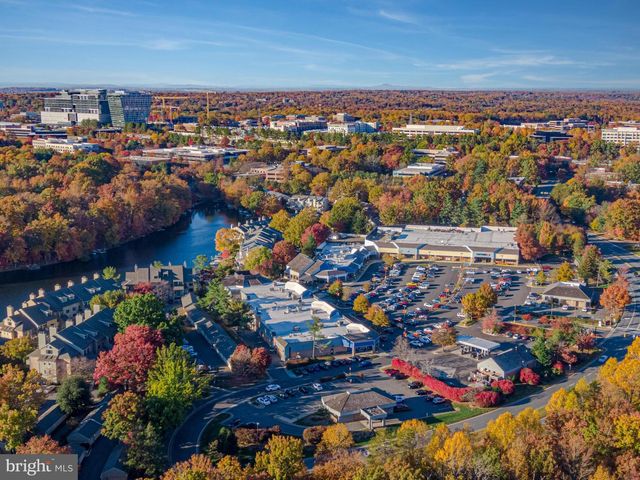 2256 GUNSMITH SQ, Reston, VA 20191