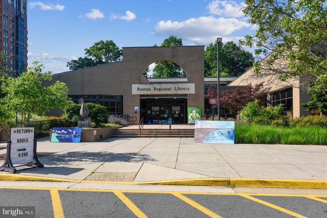 2256 GUNSMITH SQ, Reston, VA 20191