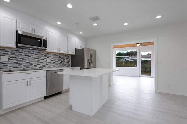 713 SW 4th Ct, Hallandale Beach, FL 33009