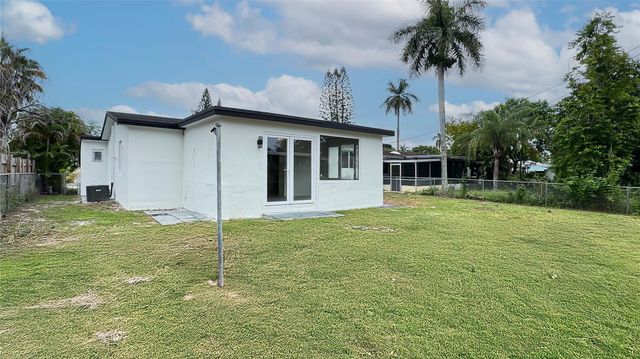 713 SW 4th Ct, Hallandale Beach, FL 33009