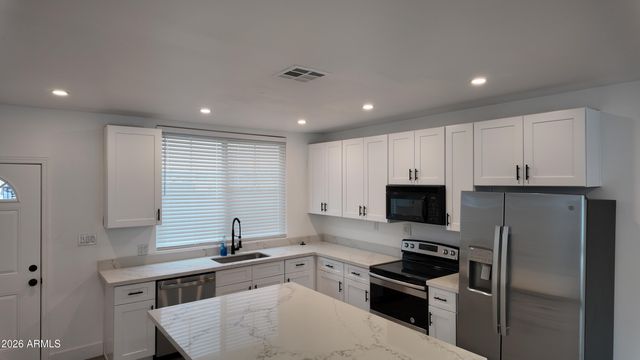 1109 W BROADWAY Road A, Phoenix, AZ 85041