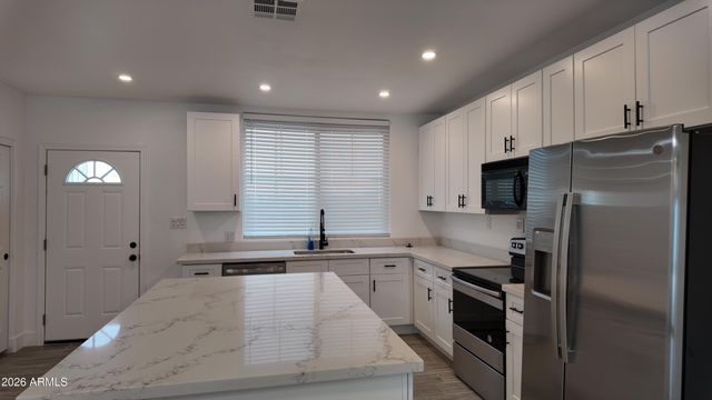 1109 W BROADWAY Road A, Phoenix, AZ 85041