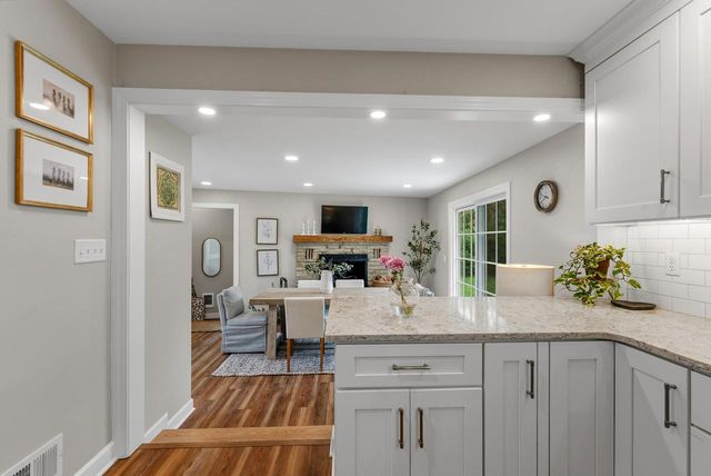 1627 W Fiesta LANE, Mequon, WI 53092