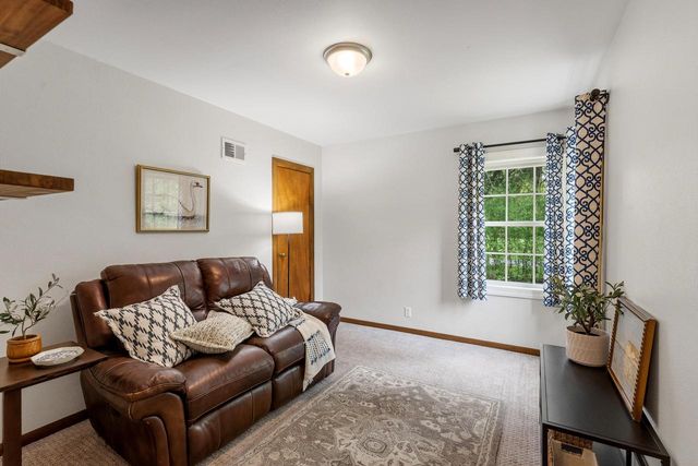 1627 W Fiesta LANE, Mequon, WI 53092