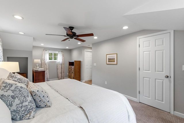 1627 W Fiesta LANE, Mequon, WI 53092