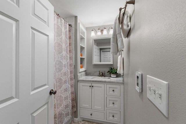 1627 W Fiesta LANE, Mequon, WI 53092