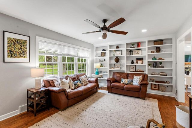 1627 W Fiesta LANE, Mequon, WI 53092