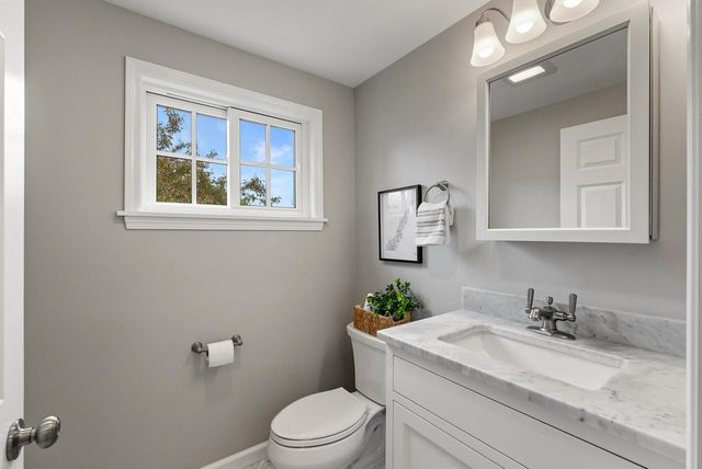 1627 W Fiesta LANE, Mequon, WI 53092