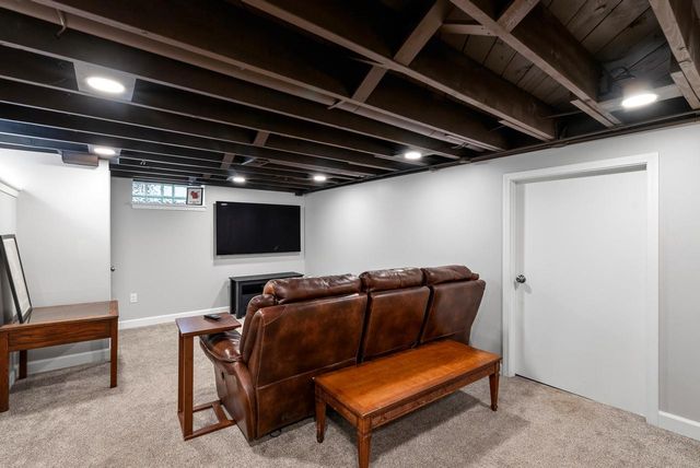 1627 W Fiesta LANE, Mequon, WI 53092
