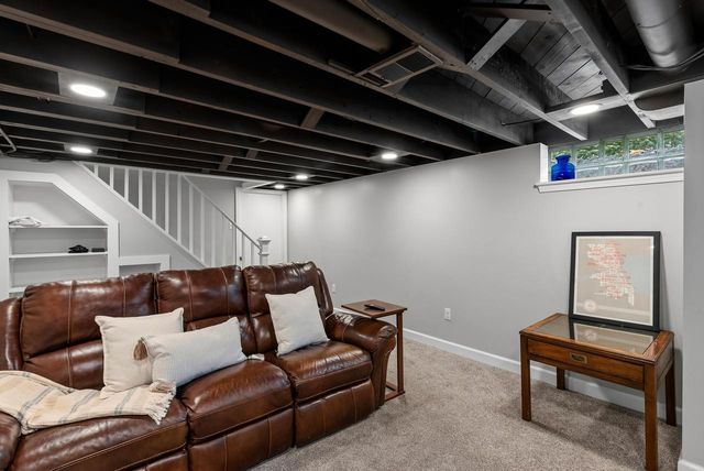 1627 W Fiesta LANE, Mequon, WI 53092