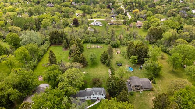 1627 W Fiesta LANE, Mequon, WI 53092