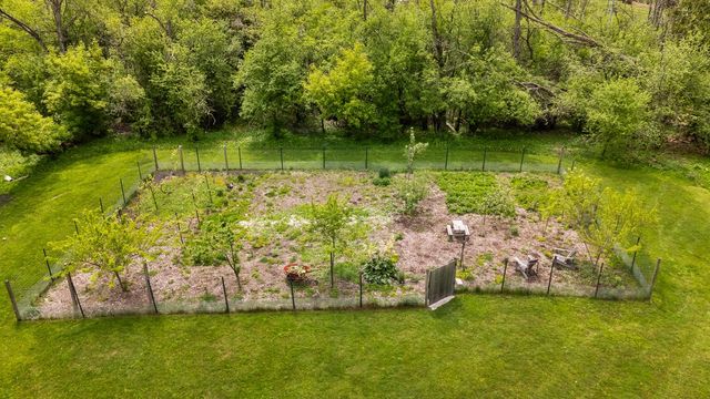 1627 W Fiesta LANE, Mequon, WI 53092