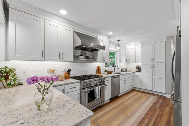 1627 W Fiesta LANE, Mequon, WI 53092