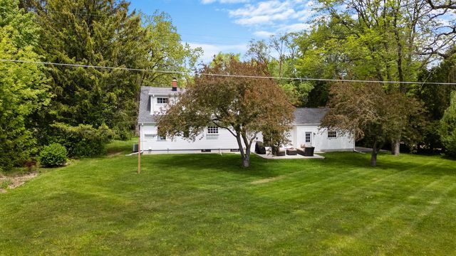 1627 W Fiesta LANE, Mequon, WI 53092