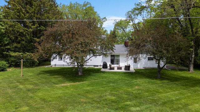 1627 W Fiesta LANE, Mequon, WI 53092