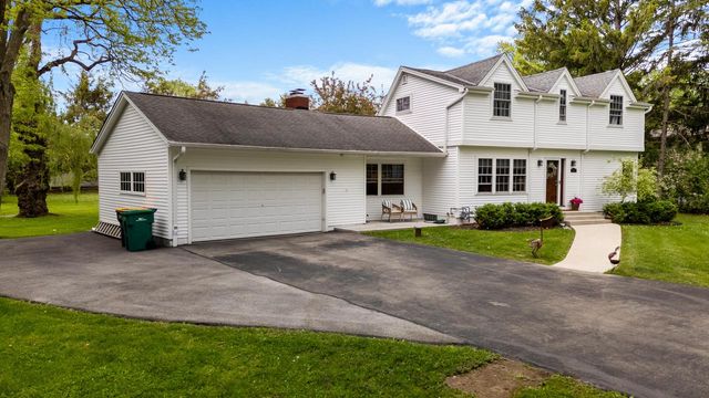 1627 W Fiesta LANE, Mequon, WI 53092