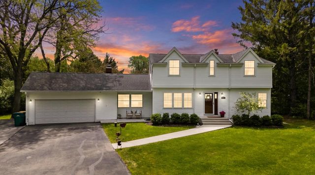 1627 W Fiesta LANE, Mequon, WI 53092