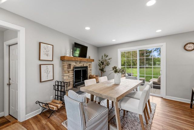 1627 W Fiesta LANE, Mequon, WI 53092
