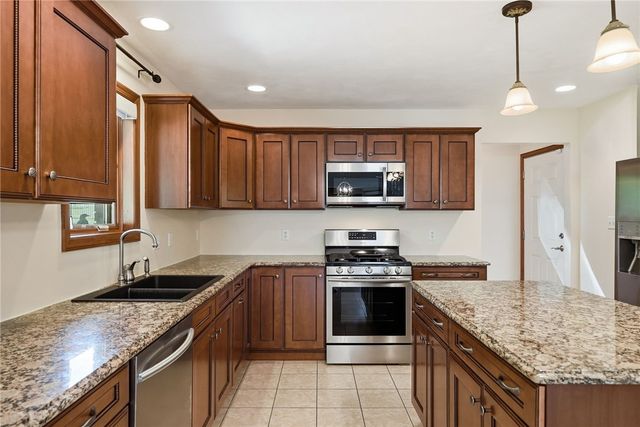 600 Ashton Ct, North Huntingdon, PA 15642