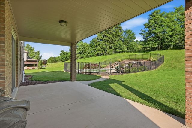 600 Ashton Ct, North Huntingdon, PA 15642