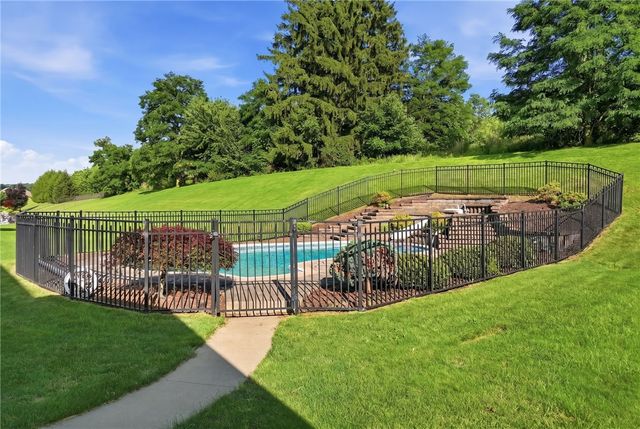 600 Ashton Ct, North Huntingdon, PA 15642