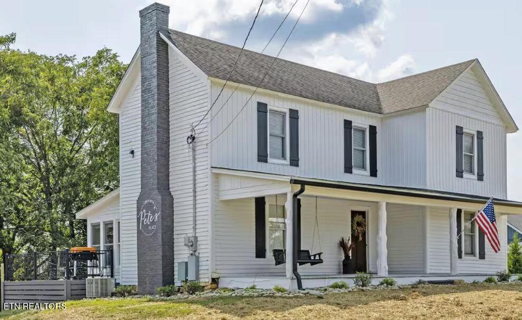 525 S Carter School Rd, Strawberry Plains, TN 37871